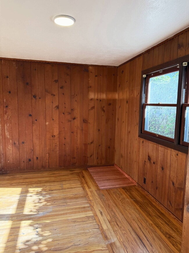 Building Photo - 1 Bed, 1 Bath in Glen Ellen