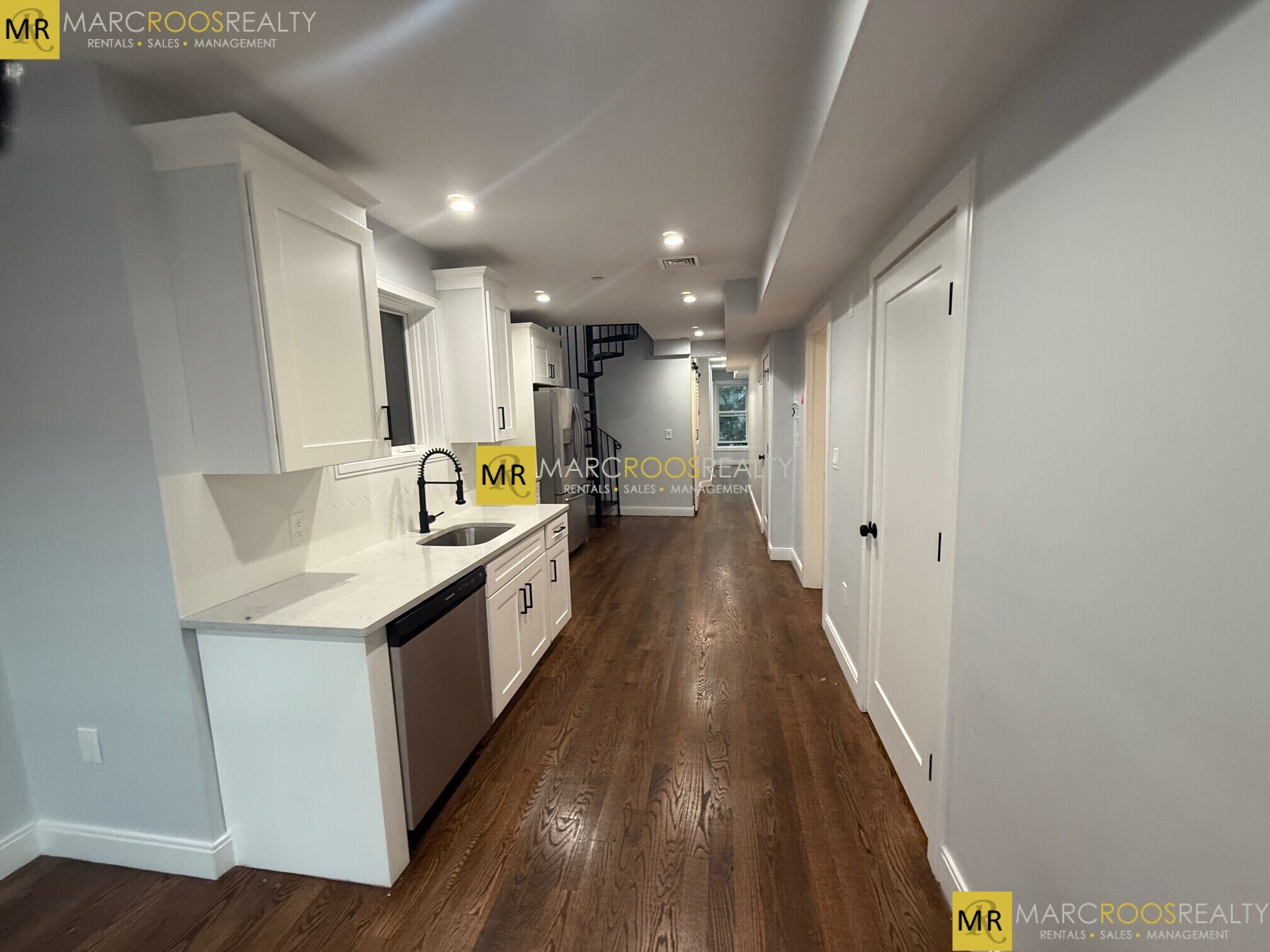 Building Photo - 174 Paris St