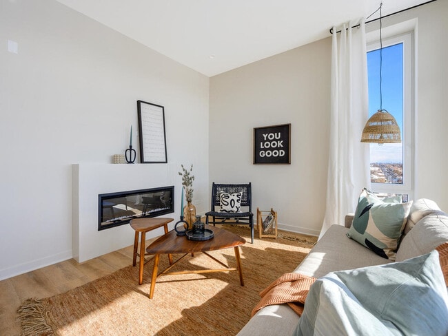 Building Photo - 6336 W Belmont Ave