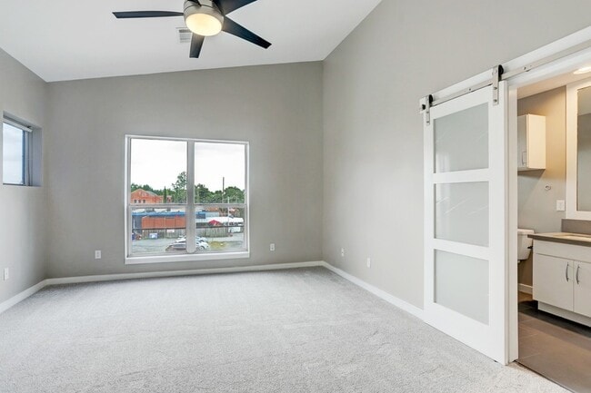 Building Photo - 835 Saulnier St