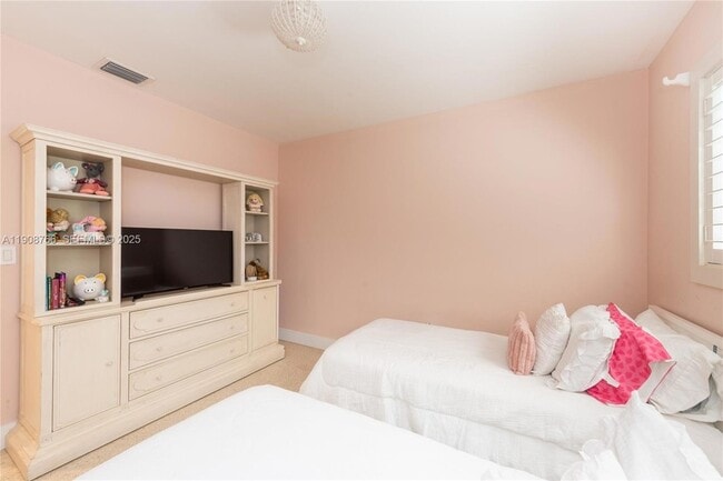 Building Photo - 829 Malaga Ave