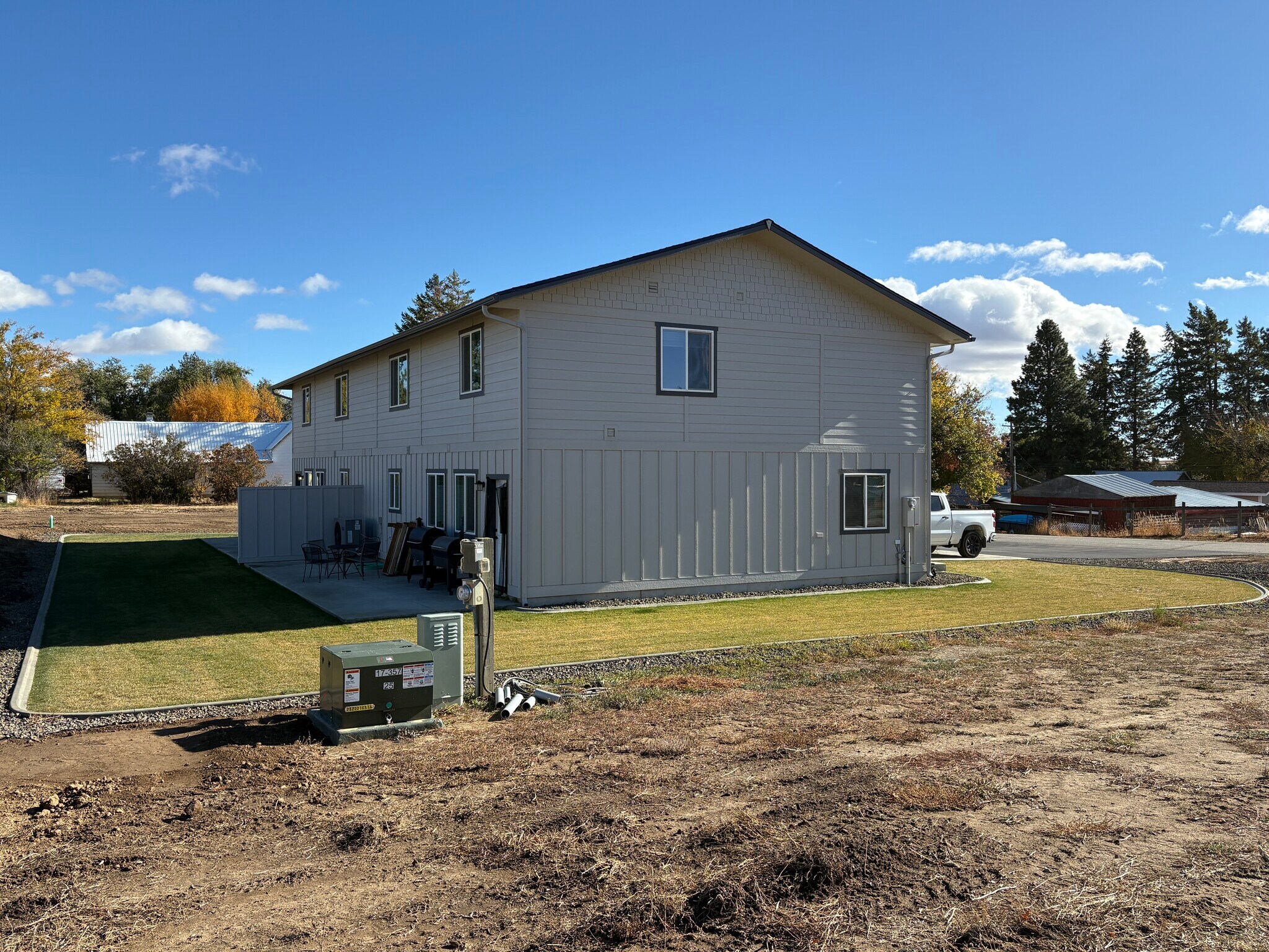 Building Photo - 412 W 1st St