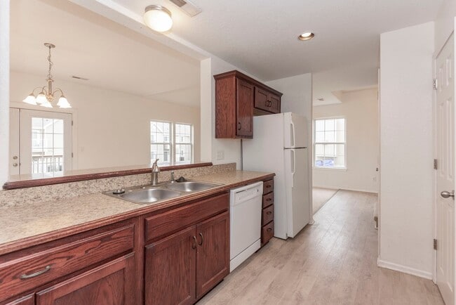 Building Photo - Spacious Duplex with Fenced Yard