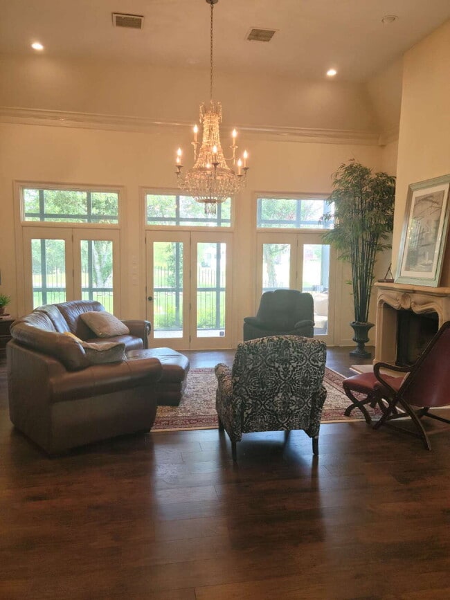 Building Photo - Experience Luxurious Living: Spacious 3-Bedroom Home with Golf Course views on Pebble Beach Drive!