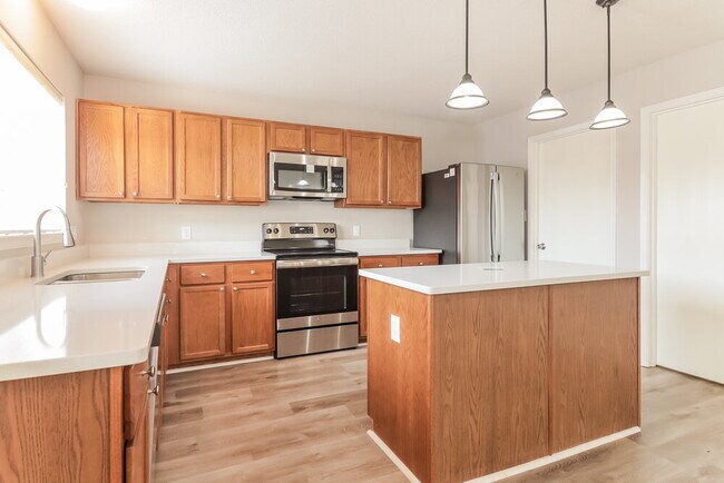 Building Photo - 145 Redbud Dr