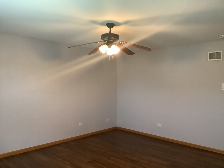Building Photo - 5209 Sunmeadow Dr