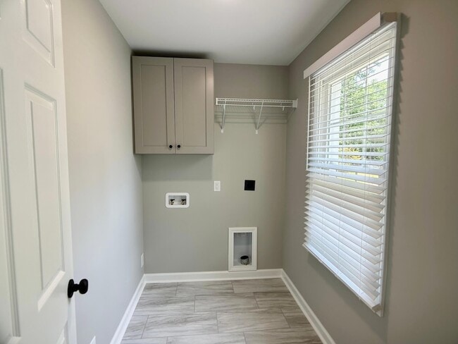 Building Photo - 103 Crescent Dr