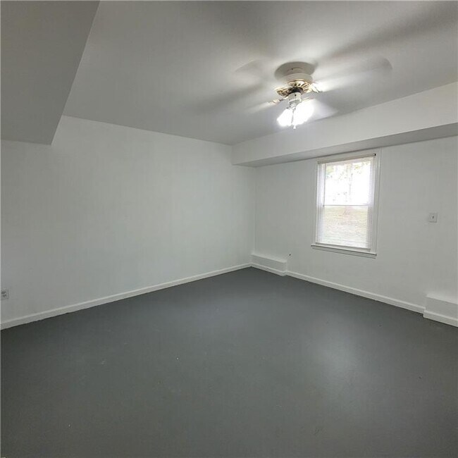 Building Photo - 140 Byers St