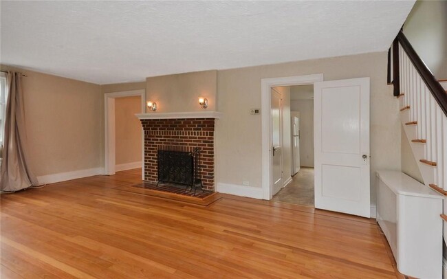 Building Photo - 63 Elm Ave