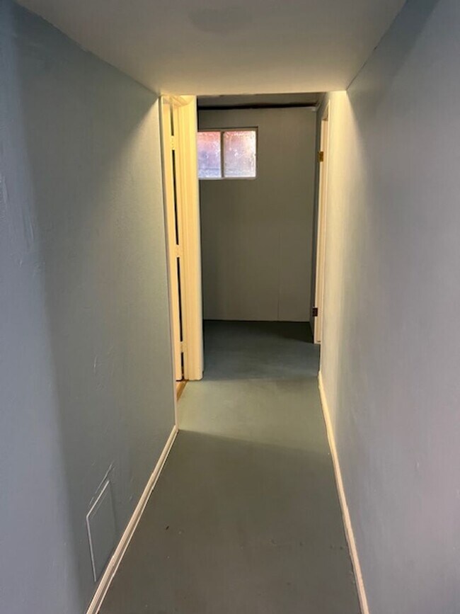 Building Photo - Lovely 5-bedroom, 2-1/2 bath home.  Centrally-located in Longmont with convenient access to shopp...