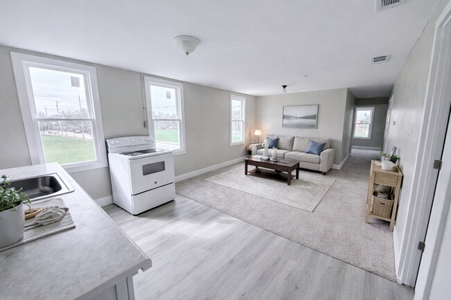 Building Photo - Freshly Renovated Cleveland Duplex Unit with Utilities Included