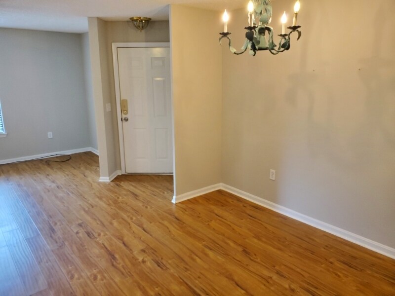 Building Photo - 501 Pinewood Rd