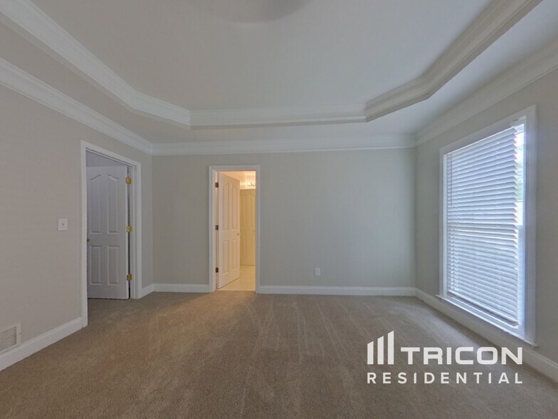 Building Photo - 6868 Glen Cove Ln