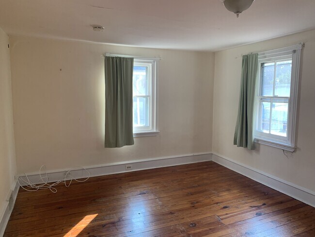 Building Photo - 225 Simpson Rd