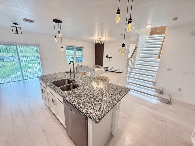 Building Photo - 2731 House Finch Rd