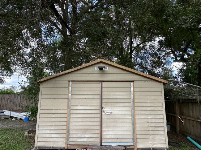 Building Photo - 11501 Churchill St