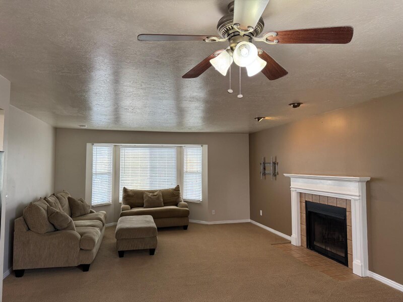 Building Photo - 800 Gatewood Dr