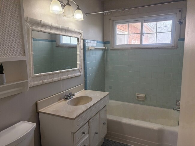 Building Photo - 4005 N Garrison Ave