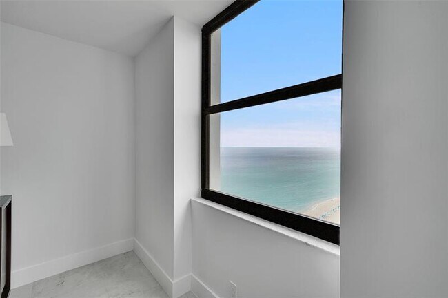 Building Photo - 2301 S Ocean Dr