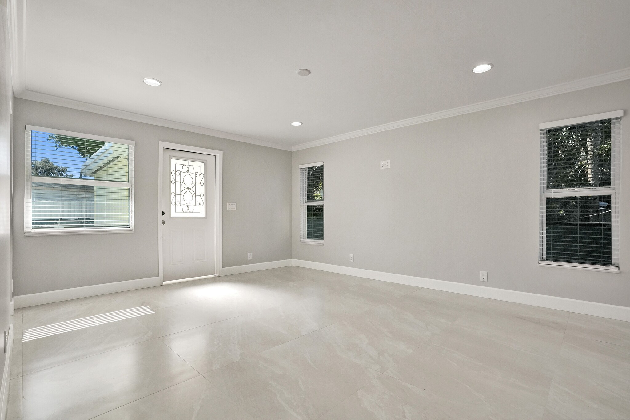 Building Photo - 960 SW 28th St