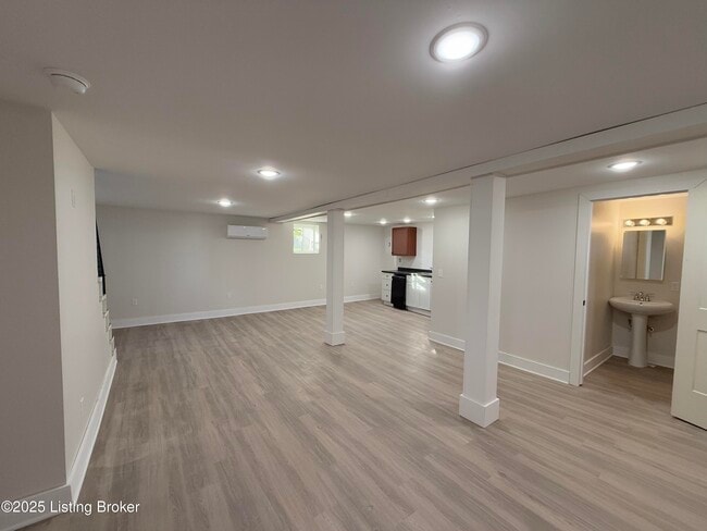 Primary Photo - 730 Hazel St