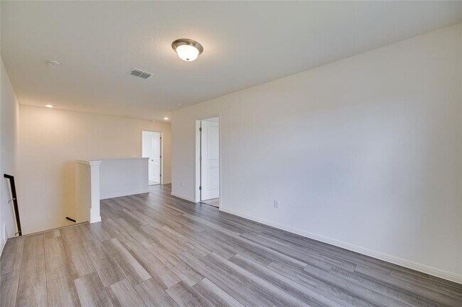 Building Photo - 268 Wren Ln