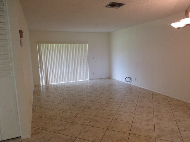 Building Photo - 2679 Emory Dr E