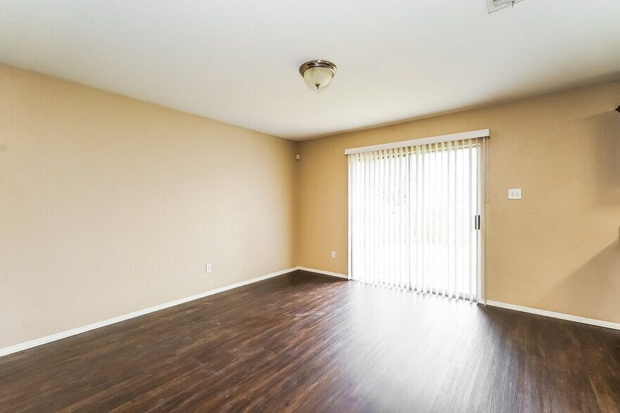 Building Photo - 348 Dakota Ridge Dr