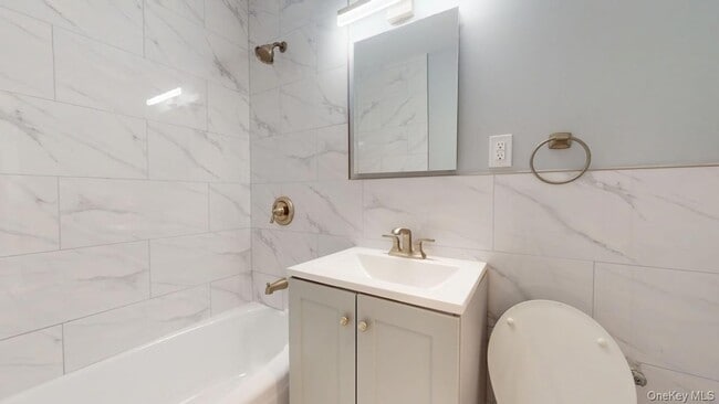 Building Photo - 66-15 Thornton Pl