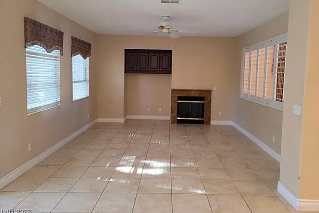 Building Photo - 2121 Tyler Dr