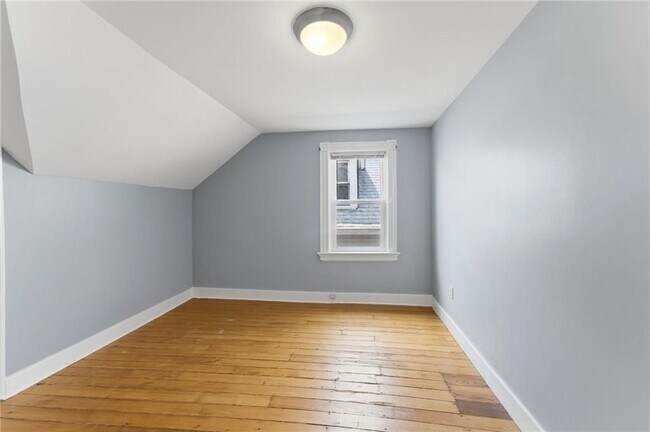 Building Photo - 132 S Angell St