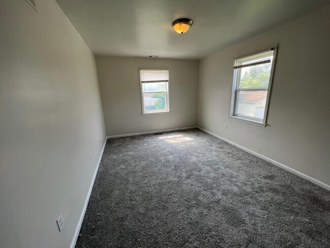 Building Photo - 28033 Rosemont St