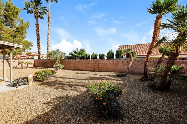 Building Photo - One Story 3 Bed / 2 Bath Single Family Home with Fenced Yard in Las Vegas