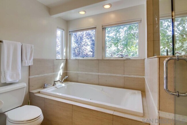 Building Photo - 657 Westbourne St