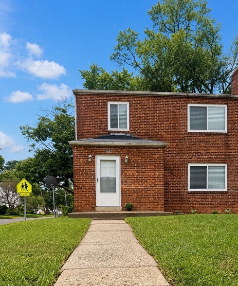 Building Photo - 403 S Chase Ave