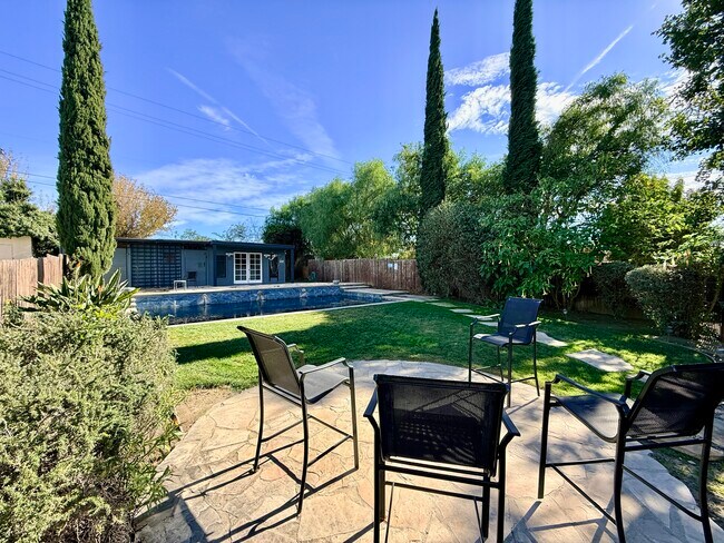 Building Photo - 4832 Maureen Ln