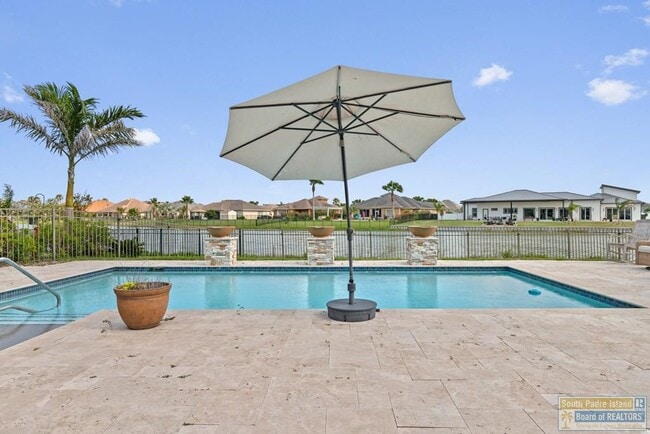 Building Photo - 4 Sawgrass Ct
