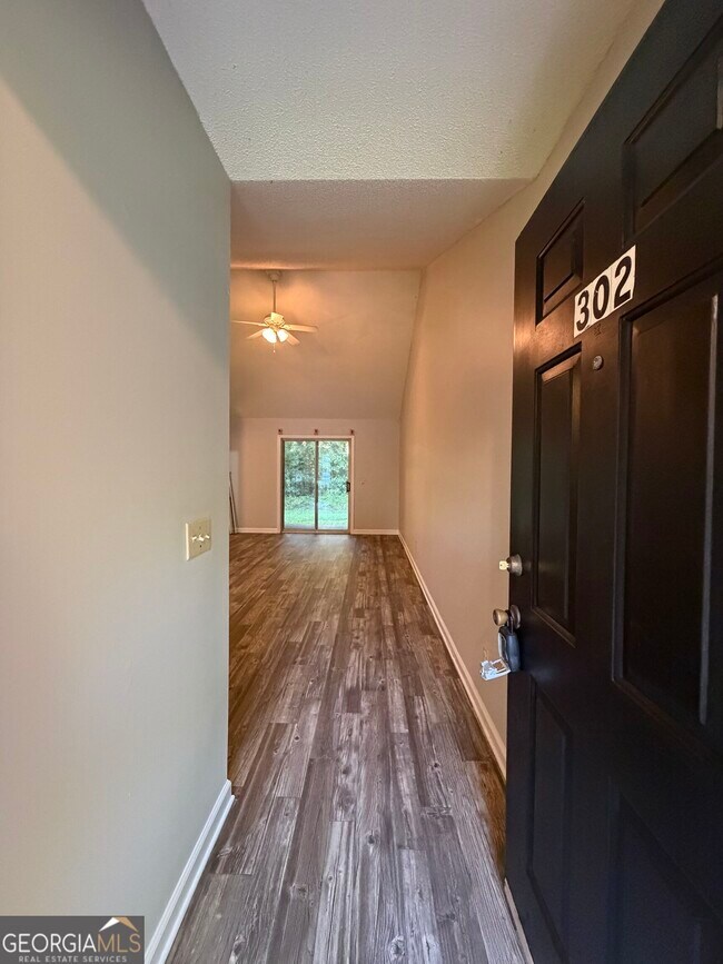 Building Photo - 302 Admiral's Walk Dr
