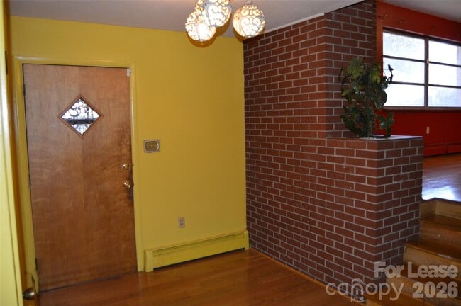 Building Photo - 516 S Green St