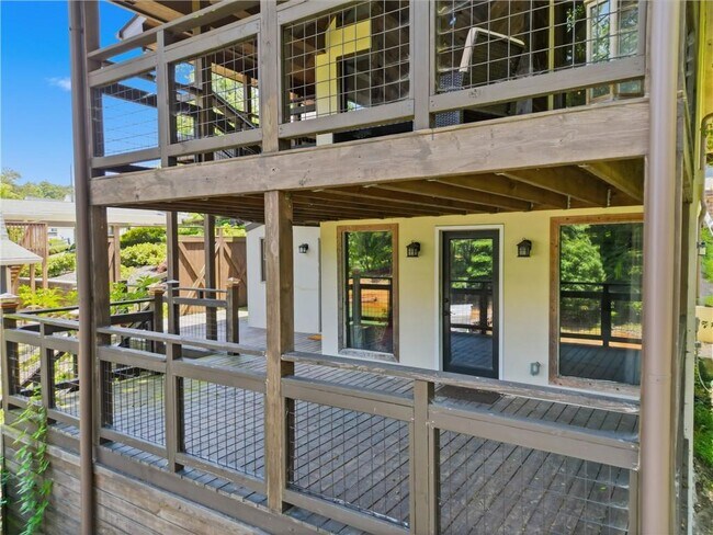 Building Photo - 2115 Kemp Dr