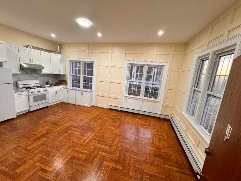 Building Photo - 630 Jefferson Ave