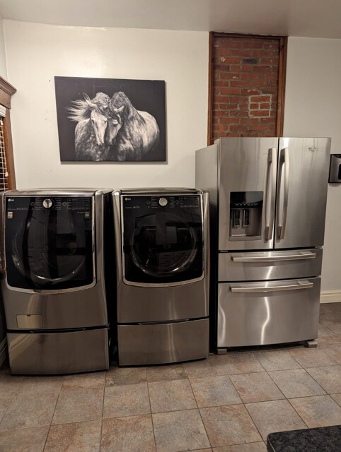 Building Photo - 229 Collins Ave