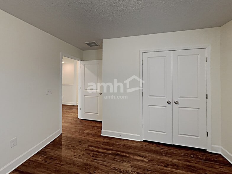 Building Photo - 1009 Walden Woods Dr