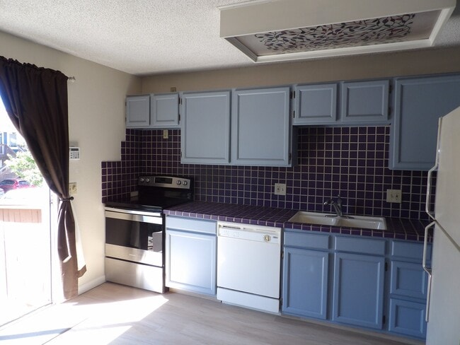 Building Photo - 6419 Village Ln