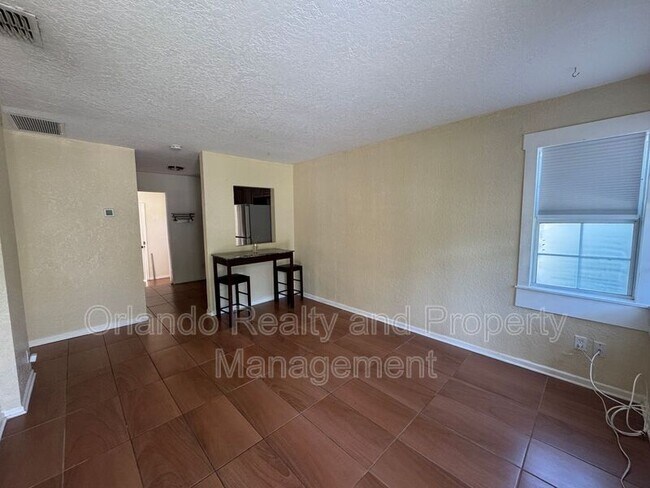 Building Photo - 636 Columbia St