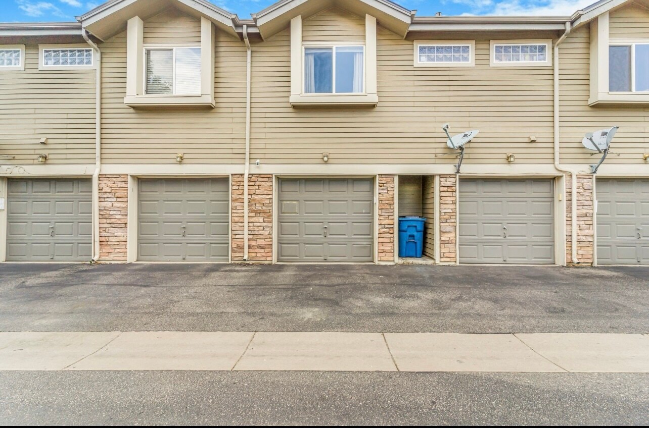 Building Photo - 3231 S Waco Ct