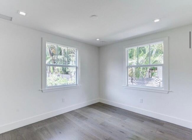 Building Photo - 833 Ardmore Rd