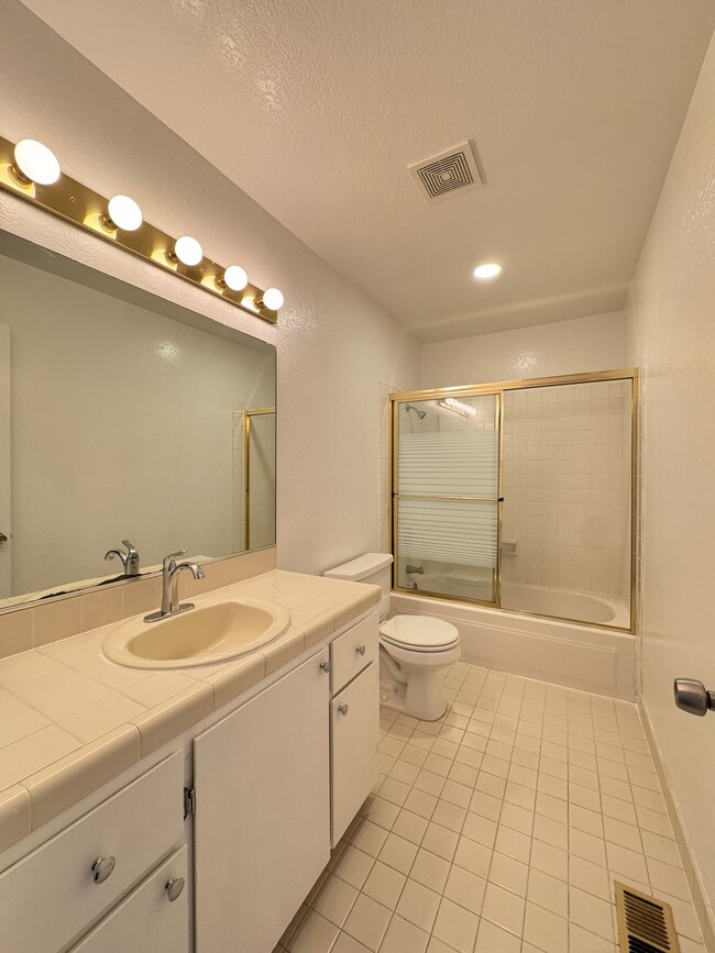 Building Photo - 1975 Olmo Way