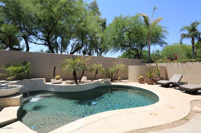 Building Photo - 7371 E Vaquero Dr