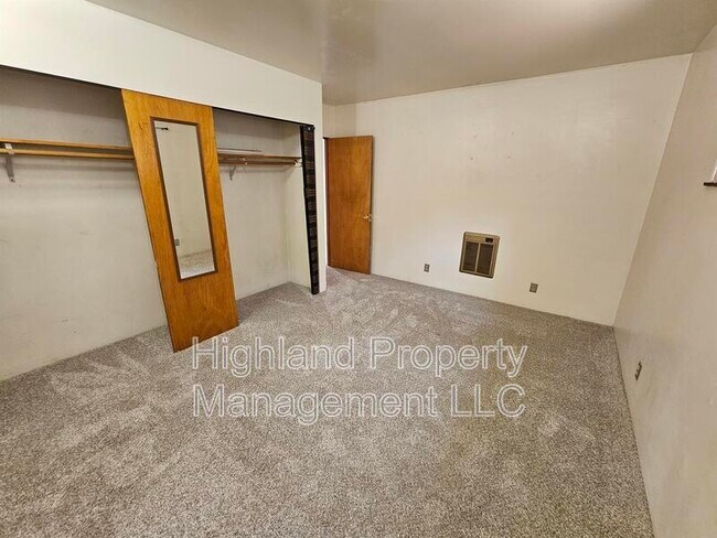 Building Photo - 1170 NE Harvey Rd